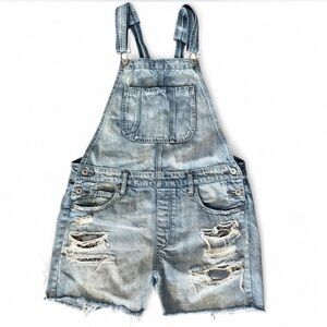 Women’s American Eagle Distressed Denim Overalls. Medium